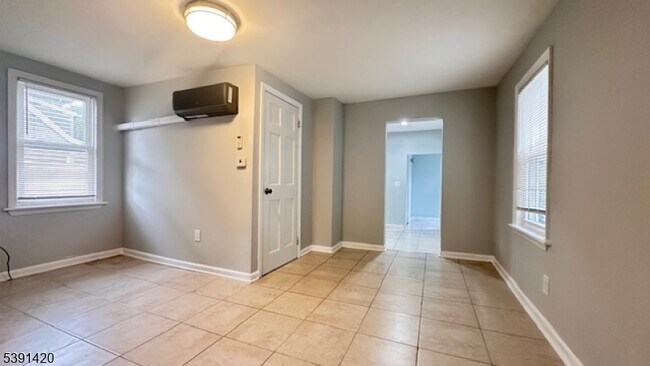 Building Photo - 19 Mechanic St