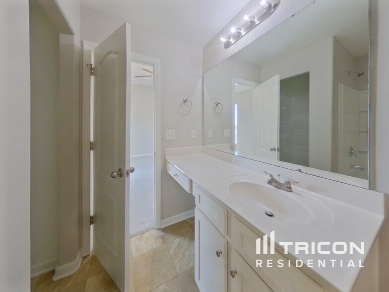 Building Photo - 6035 Loy Ct