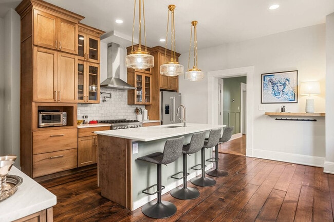 Building Photo - 1326 Broadway