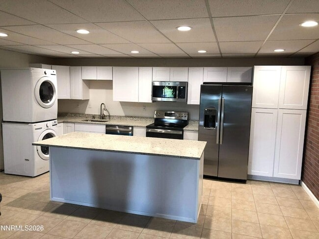 Building Photo - 3190 Coronado Way