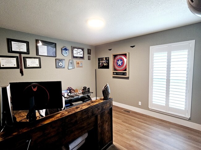 Building Photo - 2010 Constitution Ave