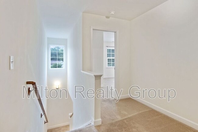 Building Photo - 100 Brickyard Ln