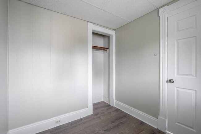 Building Photo - 140 5th Ave