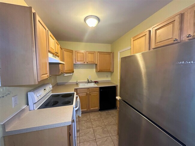 Building Photo - 2171 NE 66th St