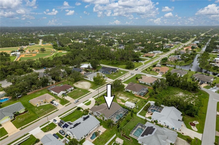 Building Photo - 23420 Peachland Blvd