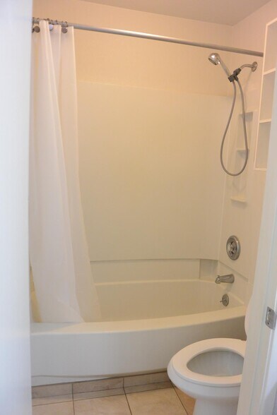 Building Photo - 383 Mananai Pl