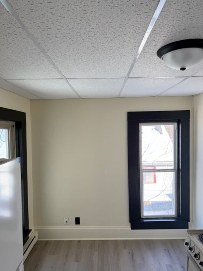 Building Photo - 303 Logan Ave