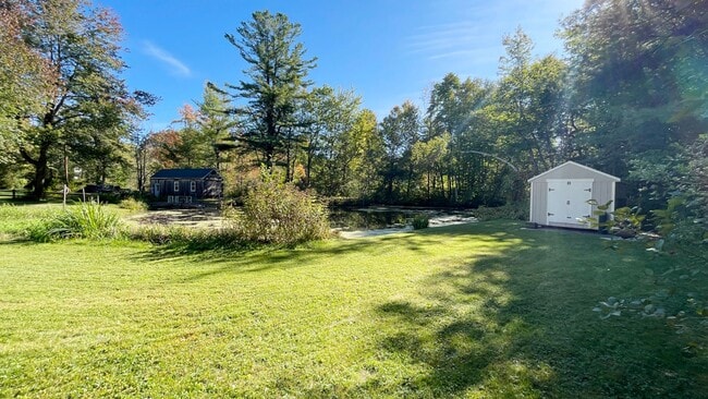 Building Photo - 3 BR House on a Lake 1.5 Baths
