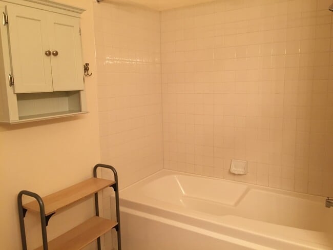 Building Photo - 2935 N Clybourn Ave