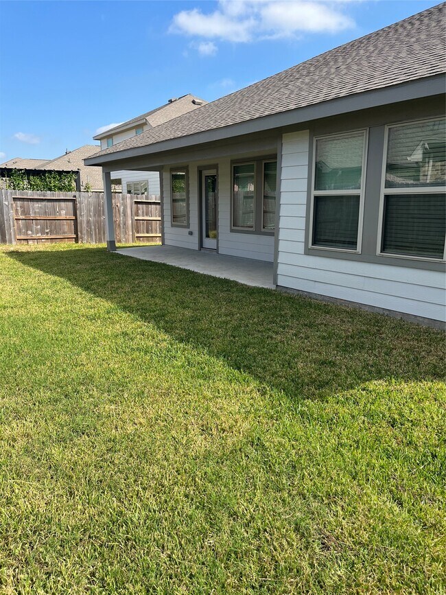 Building Photo - 3712 River Sand Rd