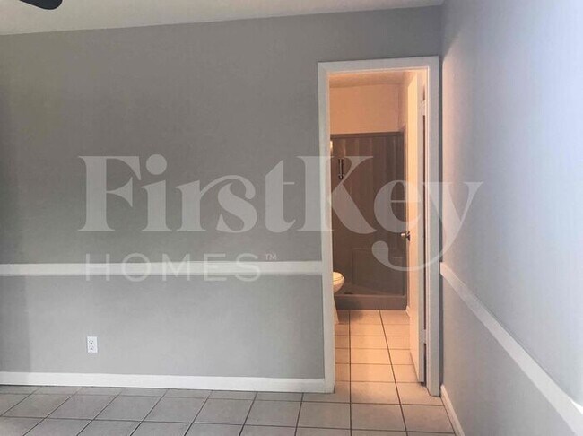 Building Photo - 9409 N 36th Dr