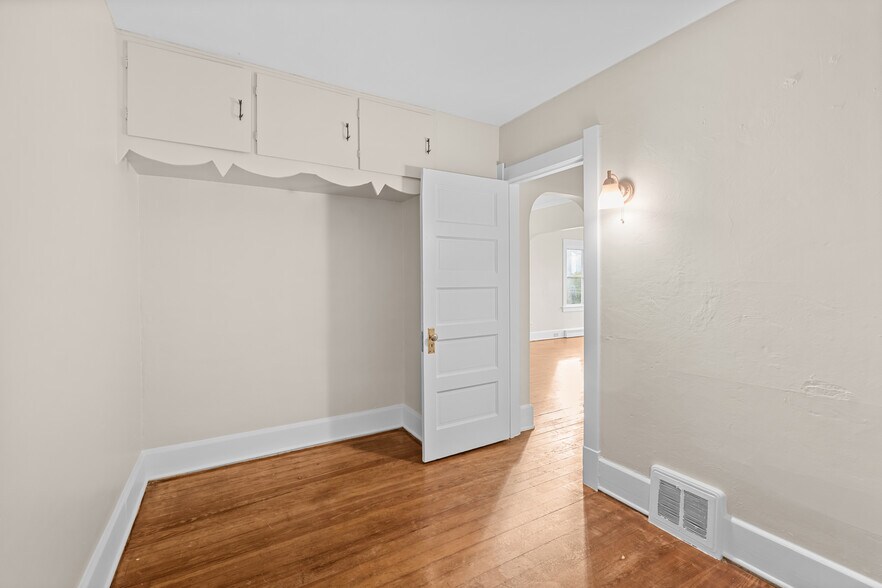 Building Photo - 1005 Woodsdale Ave