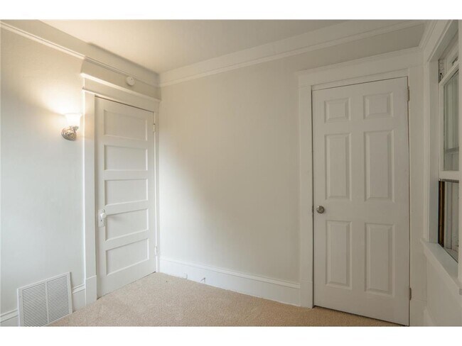 Building Photo - 1020 Wilson Ave