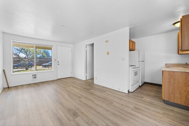 Building Photo - Cunningham Duplex