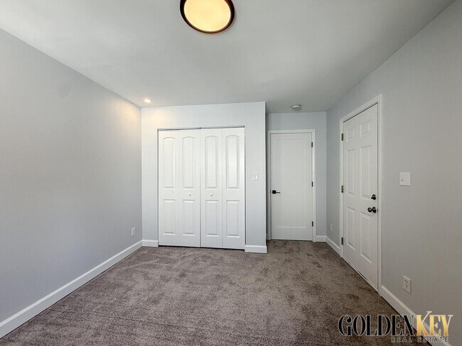 Building Photo - 2082-2084 Vernier