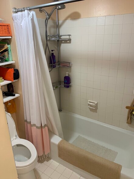 Building Photo - 410 11th St NE