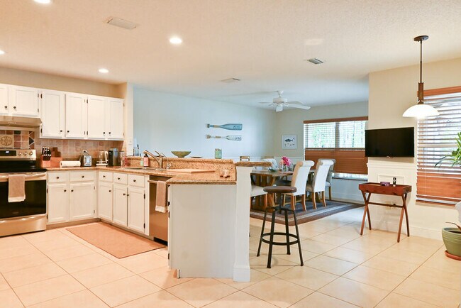 Building Photo - 12828 Meadowbreeze Dr