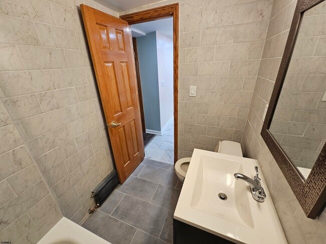 Building Photo - 9 S Laclede Pl