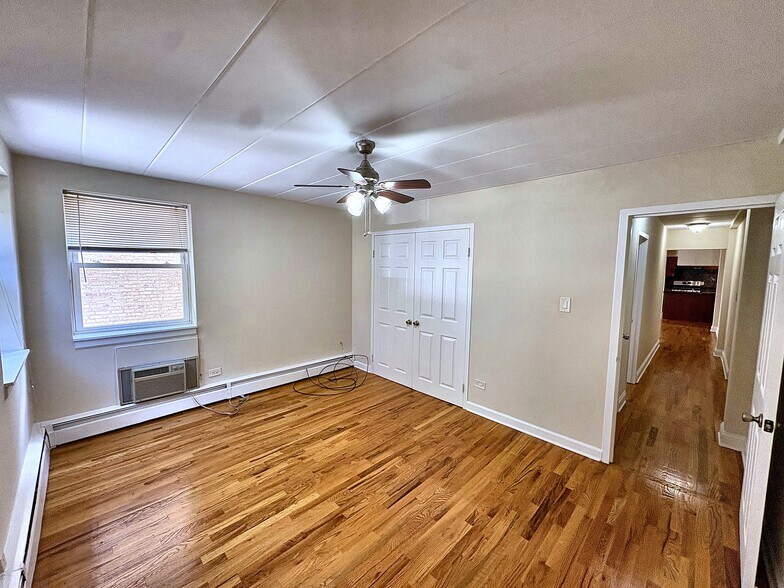 Building Photo - 2115 W Farwell Ave