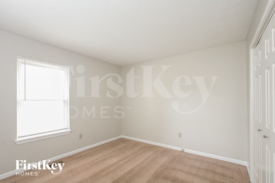Building Photo - 8522 Summertree Ln