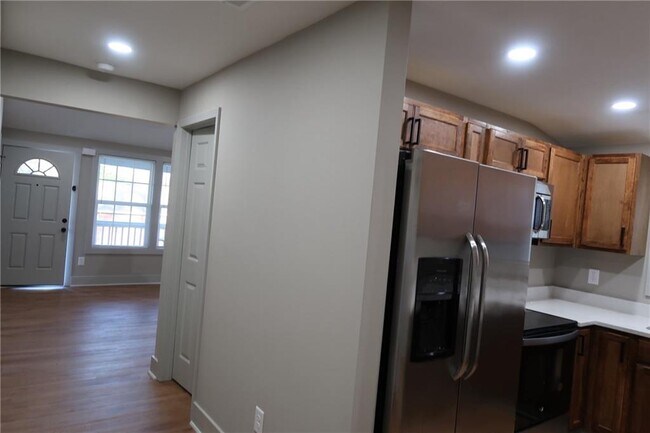 Building Photo - 7 N Annie St