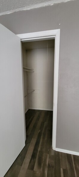 Building Photo - 5055 Ridglea Ln