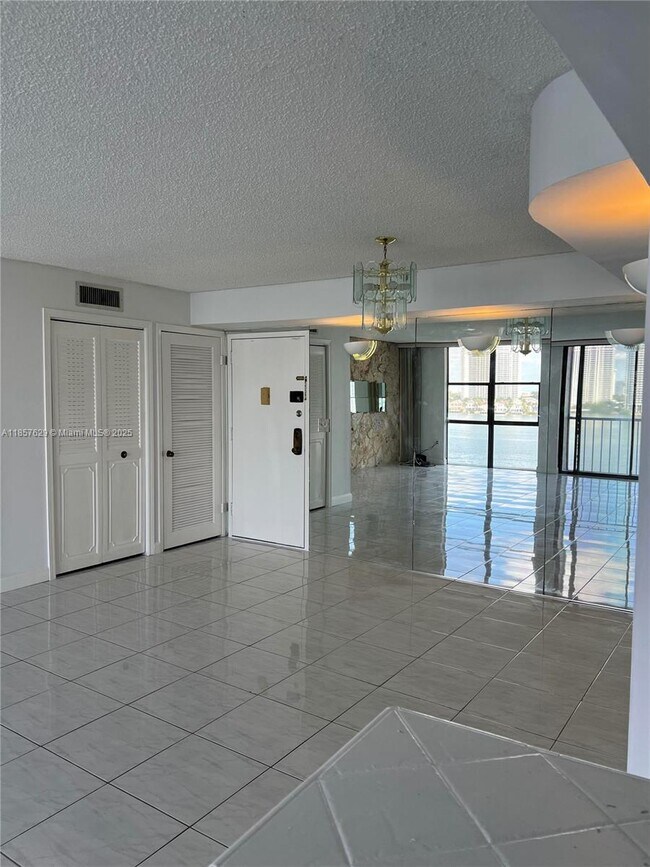 Building Photo - 17500 N Bay Rd