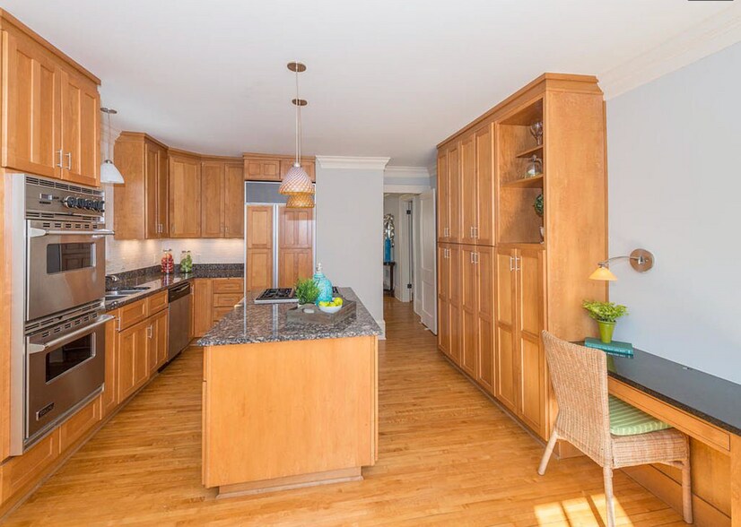 Kitchen - 1827 Kenwood Pky