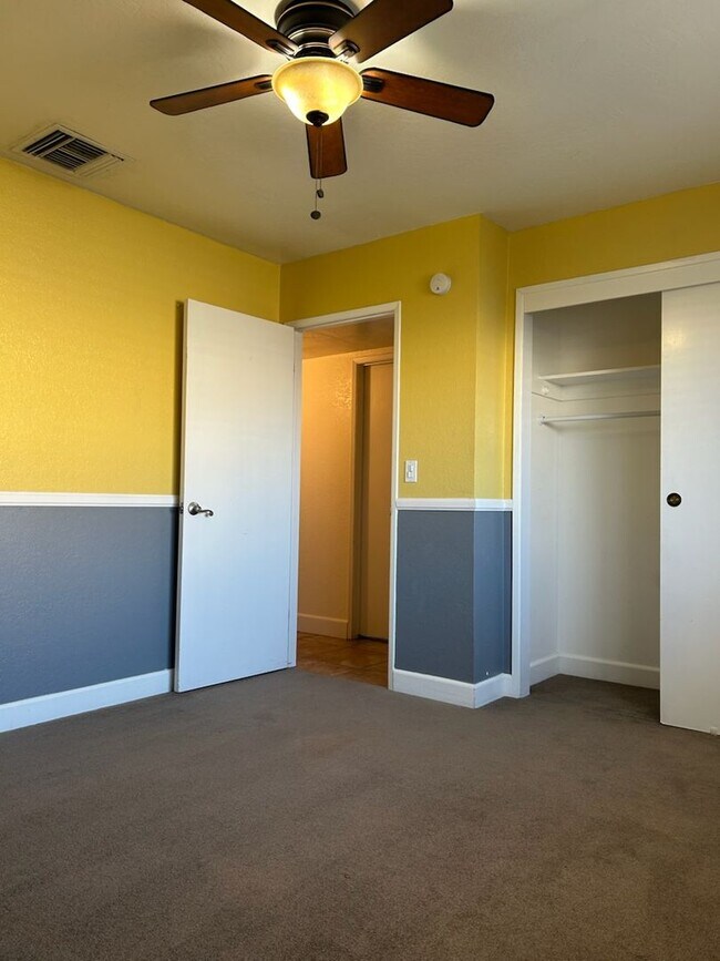 Building Photo - PLEASE CONTACT VAUGHN REALTY TO SET UP AN APPOINTMENT, 760-446-6561