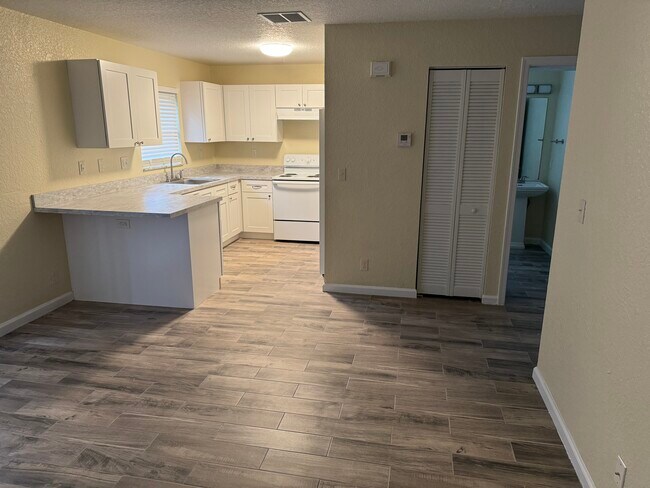 Building Photo - 13770 Bottlebrush Ct