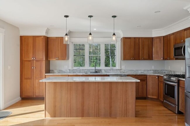 Building Photo - 2 Lodge Dr