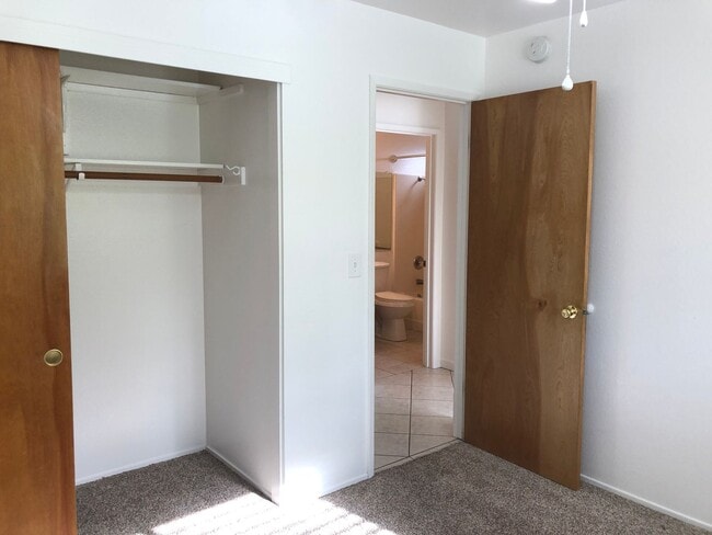 Building Photo - 3-Bed, 2-Bath Single-Family Home (Lease as...