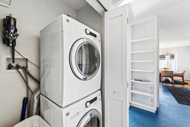 Building Photo - Laguna Village Furnished Rental