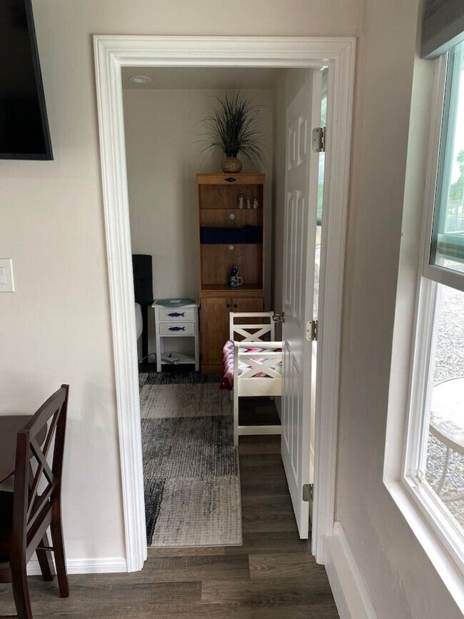 Building Photo - 910 S Lincoln Ave