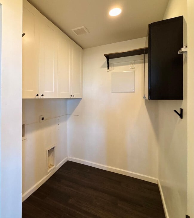 Building Photo - 1750 W Pearce Rd