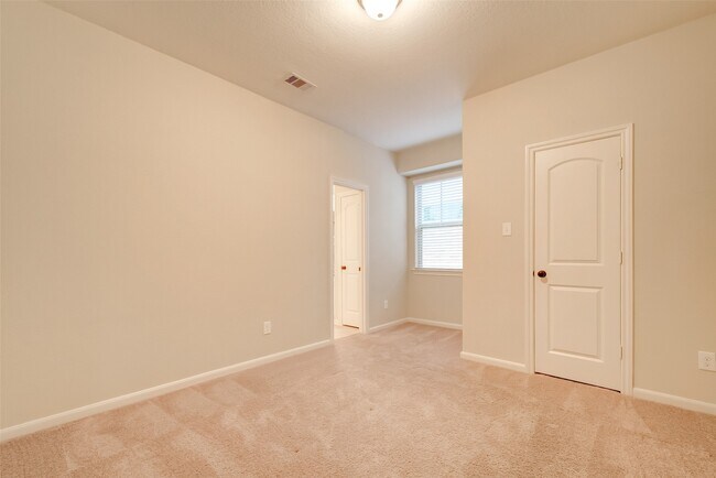 Building Photo - 220 Cheswood Forest Dr