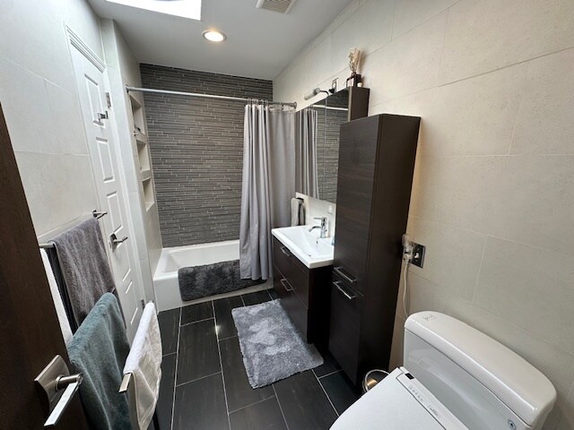 hall bath - 1 Lakeshore Dr W