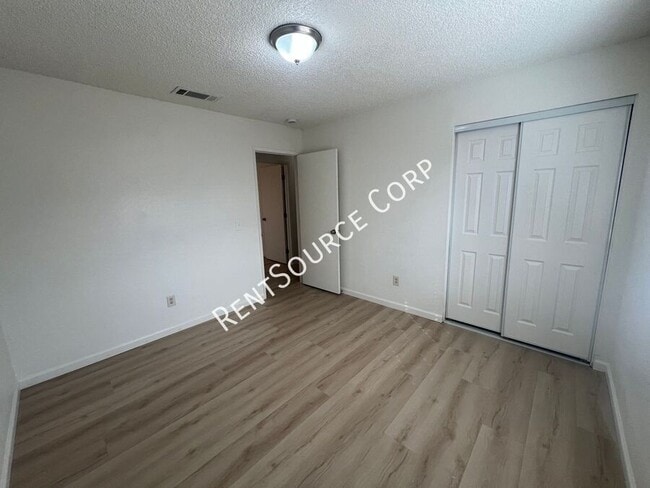 Building Photo - 841 Chateau Way