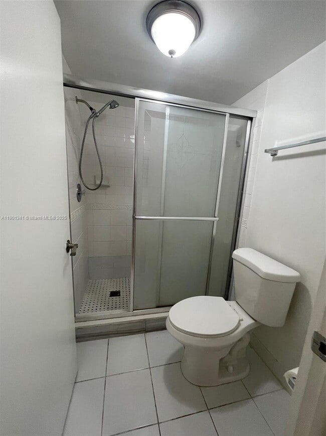 Building Photo - 5595 Courtyard Dr