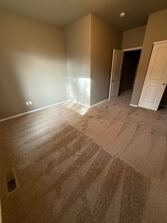 Building Photo - gar399