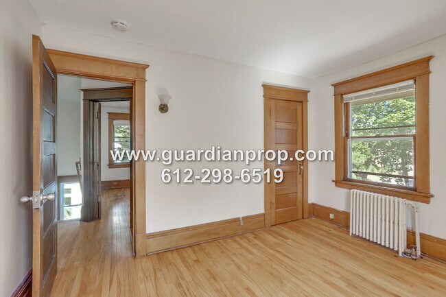 Building Photo - Large House in Hamline Midway Available October 1st, Original Woodwork, Updated Kitchen & Baths, ...