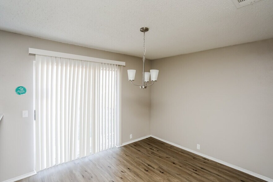 Building Photo - 411 Harvard Dr