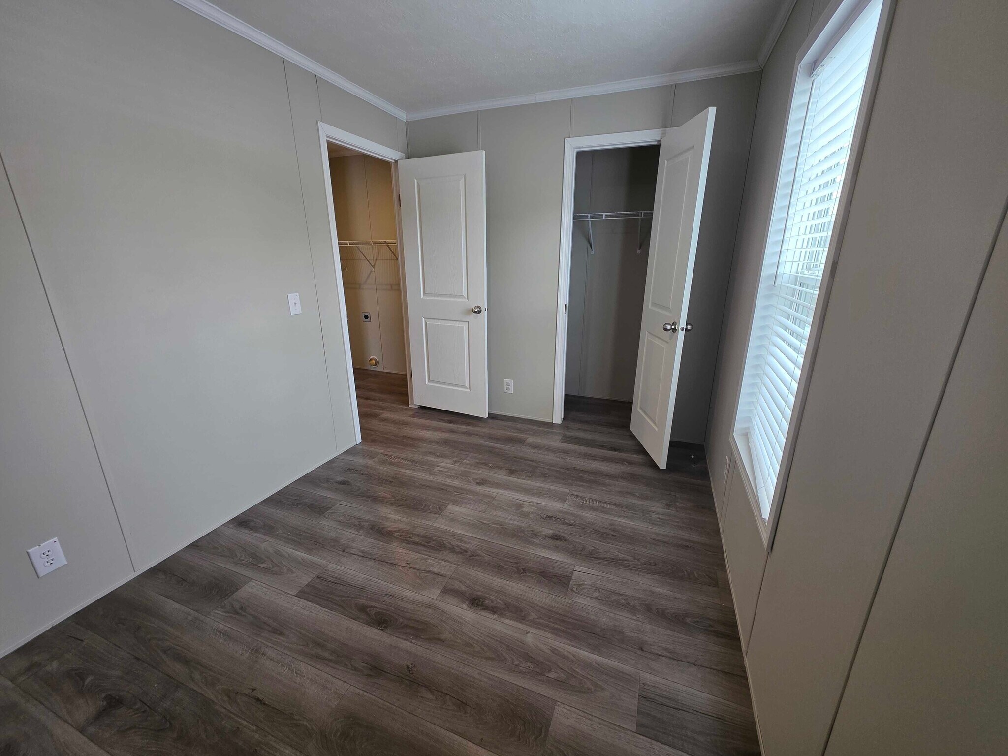 Building Photo - 4620 Hemlock Loop