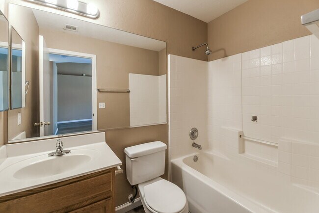 Building Photo - 527 N Bailey Cir