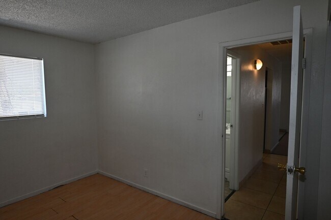Building Photo - 2 Bedroom Apt- Downtown -  NO PETS