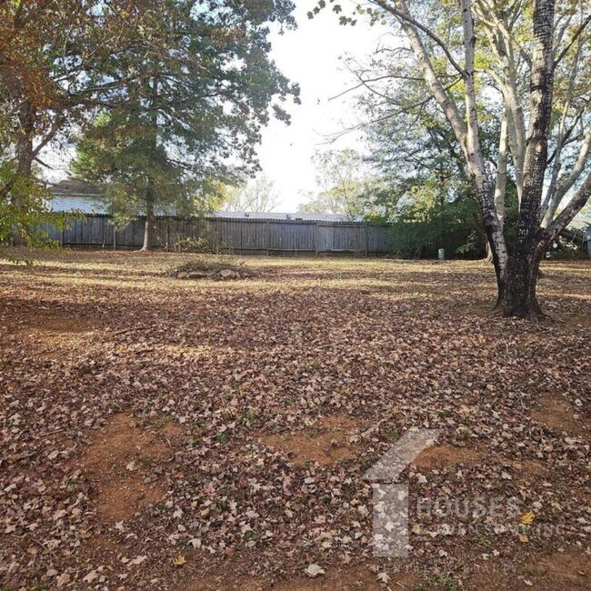 Building Photo - 28 Shore Dr