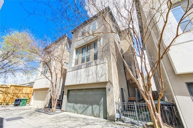 Primary Photo - 1121 W 17th St