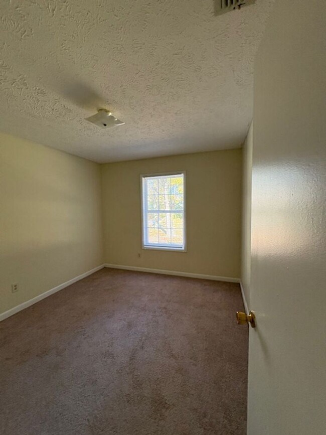 Building Photo - 3820 John Marshall Rd