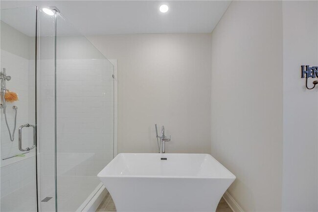 Building Photo - 306 Burgess Walk