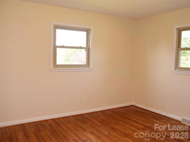 Building Photo - 1812 Cameron Rd